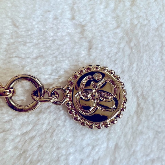 Jessica Simpson Gold Oversized Statement Necklace - Picture 8 of 8